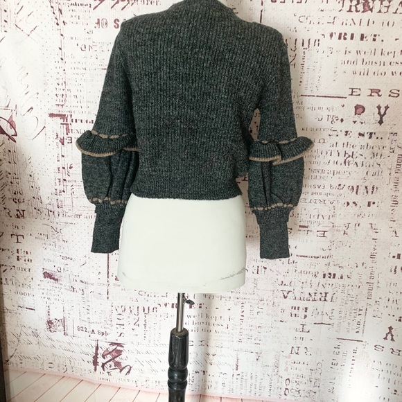 Grey ruffled crop sweater - Picture 6 of 7